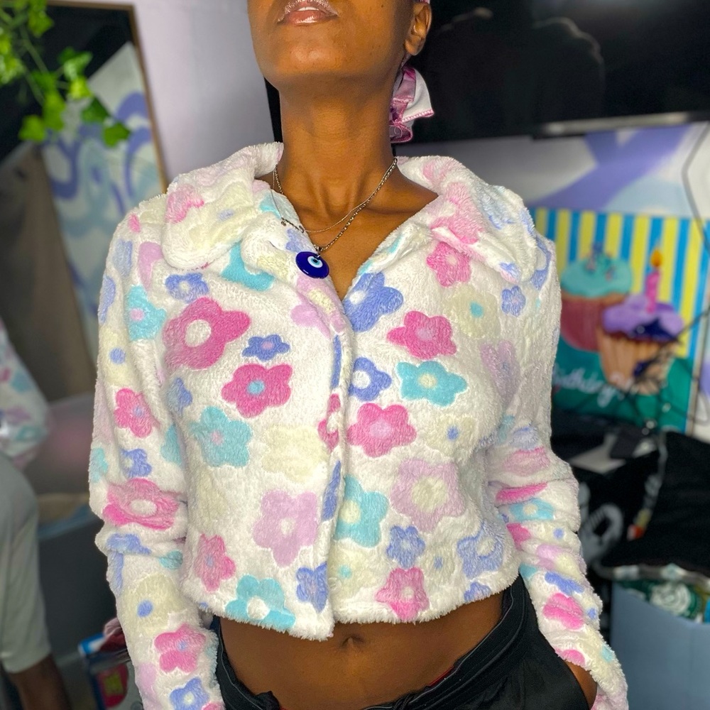 A crop top floral mini soft jacket💙